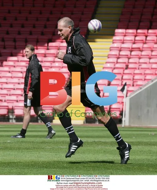 Paul Gascoigne plays in charity match