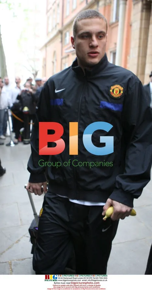 Manchester United players leave hotel after win