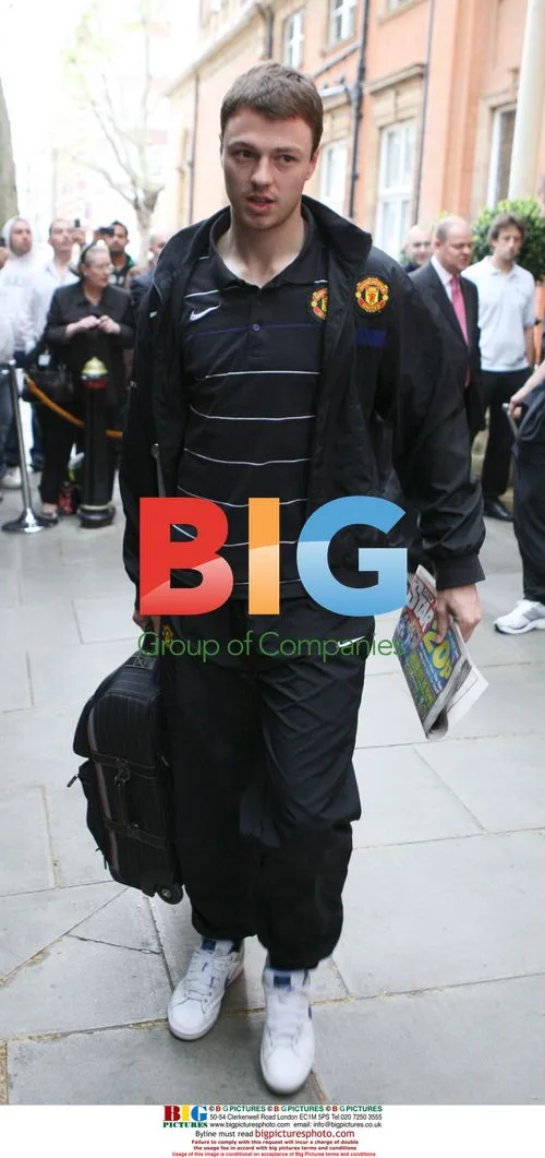 Manchester United players leave hotel after win