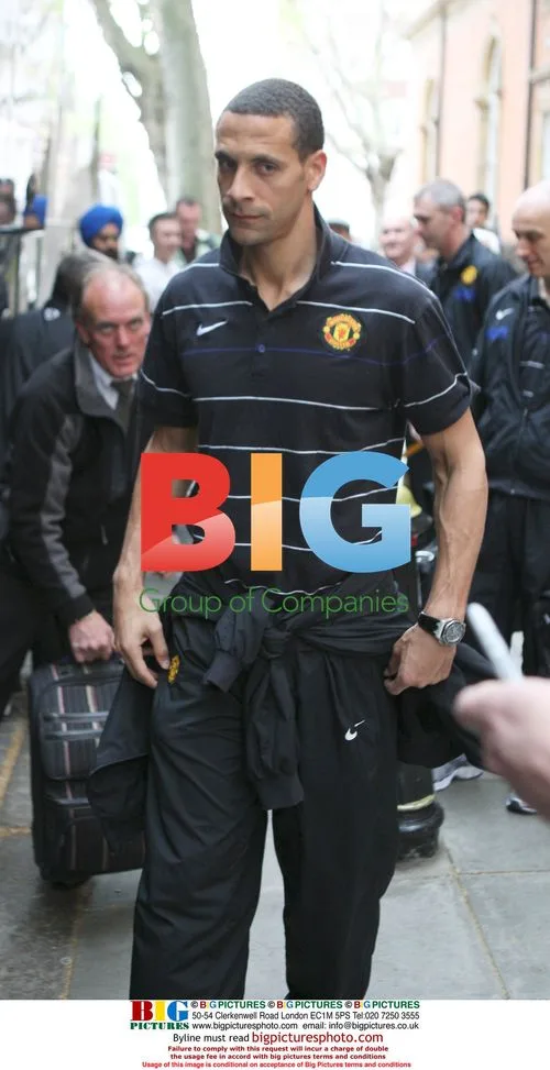 Manchester United players leave hotel after Arsenal win