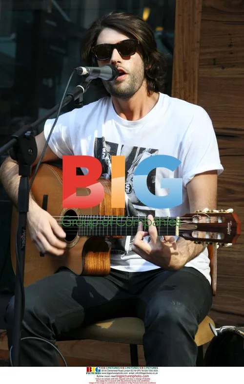 Jay Lyon of Tamarama band plays gig