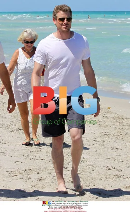 Eric Dane with friends at Fontainbleau, Miami