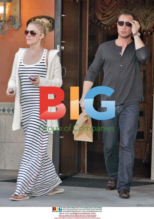 LeAnn Rimes and Dean Sheremet out for dinner