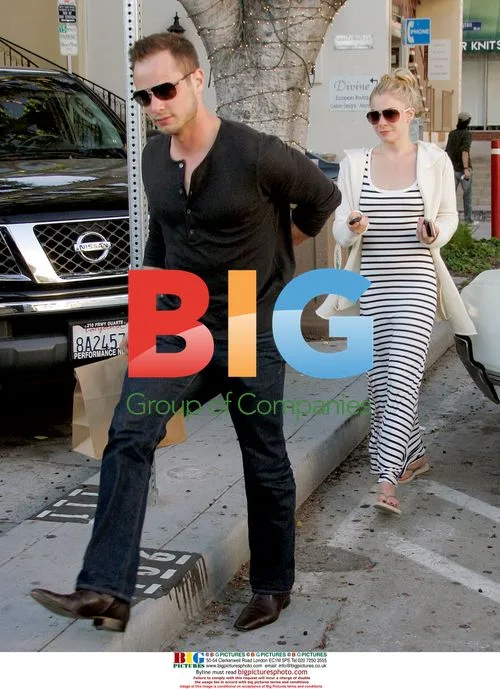 LeAnn Rimes out for dinner with husband Dean Sheremet