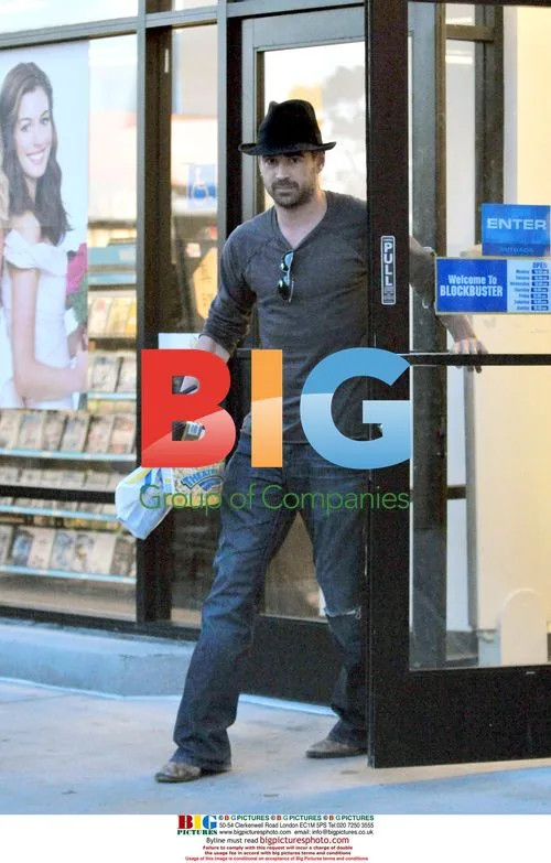 Colin Farrell Rents Movie at Blockbuster
