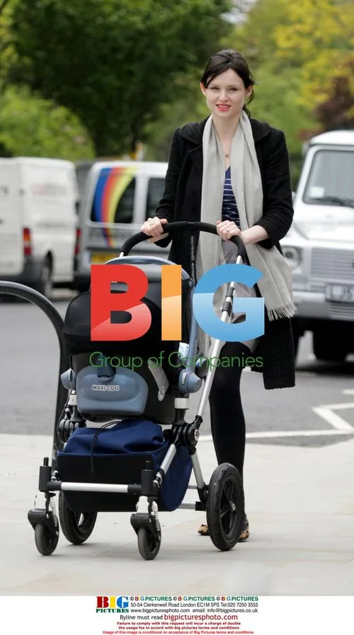 Sophie Ellis Bextor spotted shopping with baby