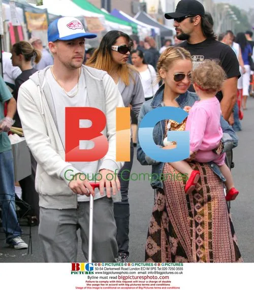 Nicole Richie & Joel Madden at Hollywood Farmers Market
