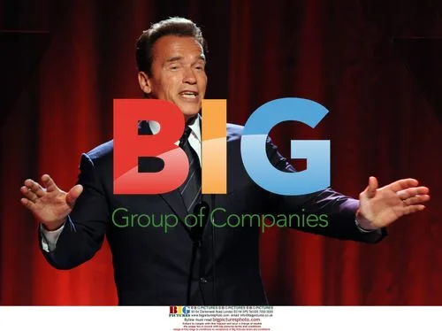 Arnold Schwarzenegger speaks at Noche De Ninos benefit