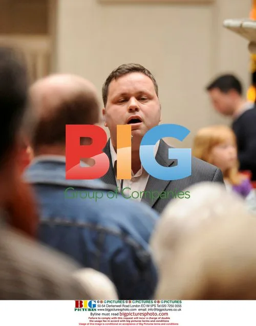Paul Potts Performs Surprise Concert