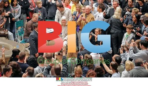 Paul Potts Surprises Shoppers in Oberhausen