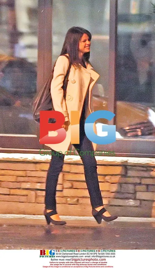 Taylor Lautner and Selena Gomez Leave Restaurant