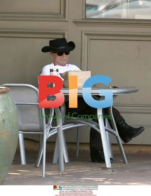 Robert Blake Spotted Eating Lunch