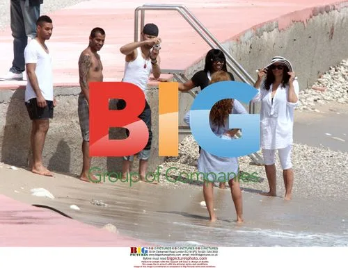 Beyonce Catches Sun in Monaco