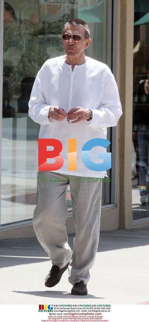 Leonard Nimoy & family out for lunch in Brentwood