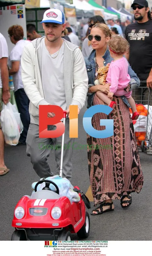 Nicole Richie & Joel Madden at Hollywood Farmers Market