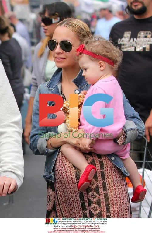 Nicole Richie and Joel Madden at Hollywood Farmers Market