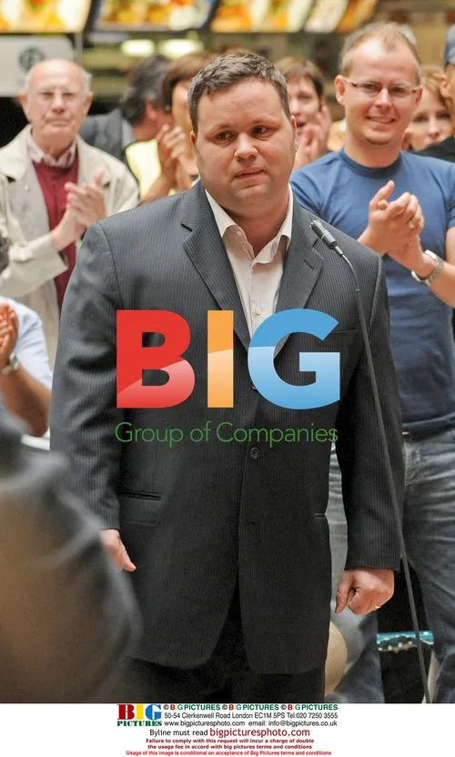 Paul Potts Performs Surprise Show at Shopping Center