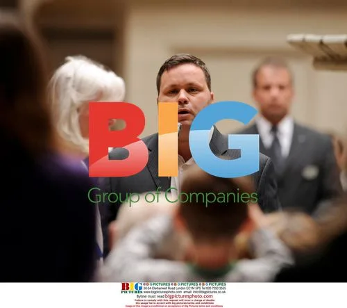 Paul Potts Performs Surprise Concert