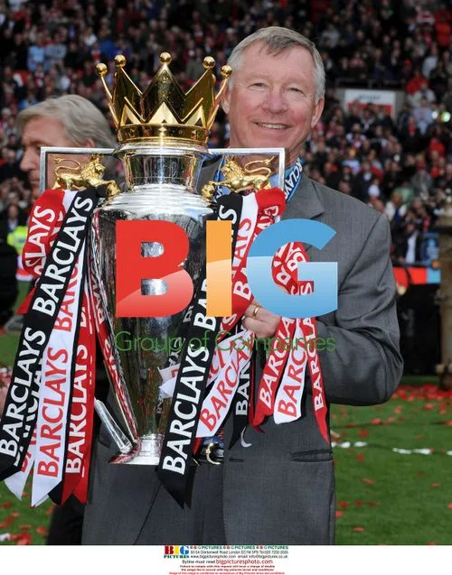 Sir Alex Ferguson Celebrates Manchester United PL Trophy Win