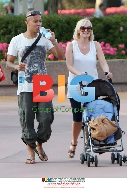 Emma Bunton and Friends Vacation in Orlando