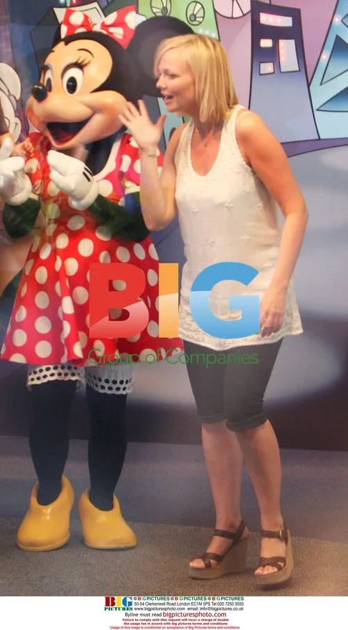 Emma Bunton and friends vacation in Orlando