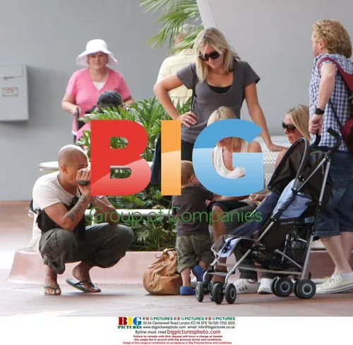 Emma Bunton and friends vacation in Orlando