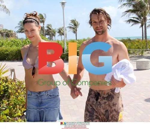 Jesse Spencer and Girlfriend Spotted in Miami