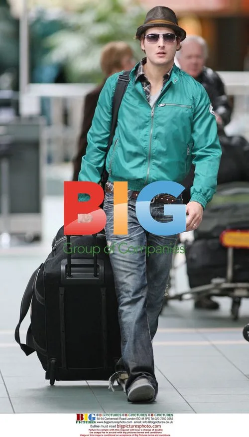 Peter Facinelli Departs Vancouver