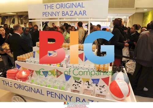 Sir Stuart Rose and Twiggy open Marks and Spencers sale
