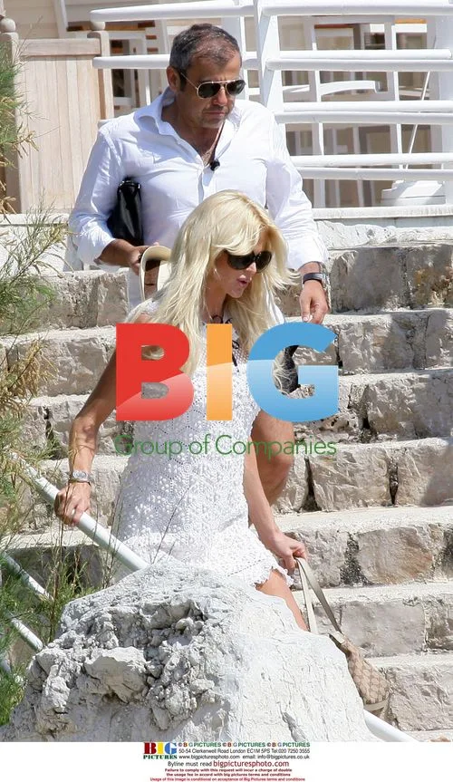 Victoria Silvstedt Enjoys Lunch in Cannes