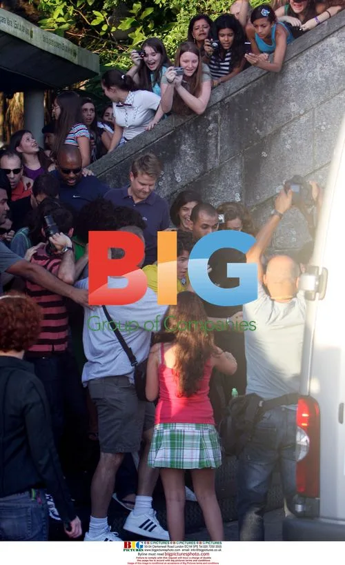Jonas Brothers Mobbed By Fans In Rio