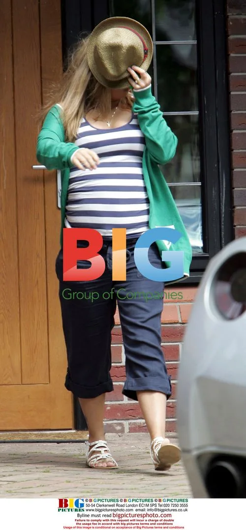 Kerry Katona Hides Face Leaving Home