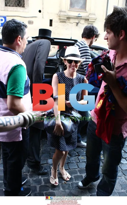 Kylie Minogue leaves restaurant with boyfriend