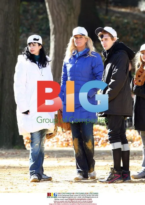 Rachel Hunter, Krysten Ritter and Ivan Sergei filming 'Gravity'