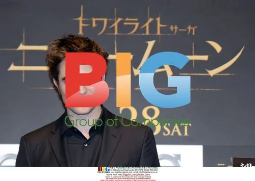 Robert Pattinson at "New Moon" Press Conference