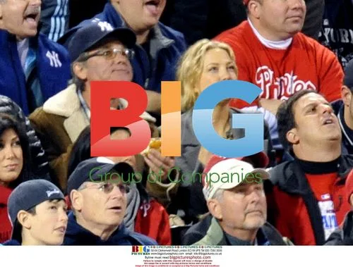 Kate Hudson and Kurt Russell at World Series Game