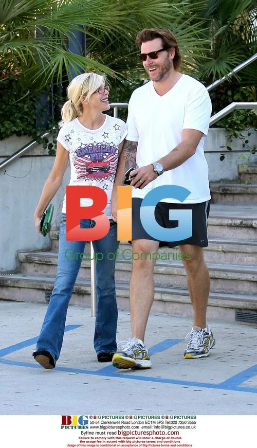 Tori Spelling and Husband Shopping