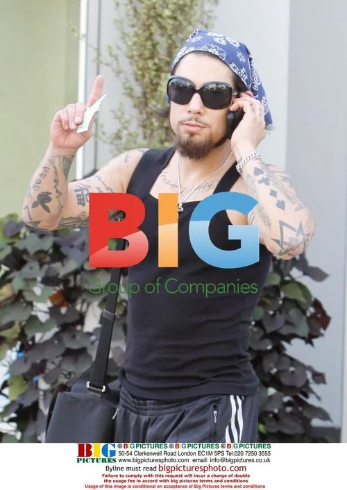 Dave Navarro Leaves Equinox Gym