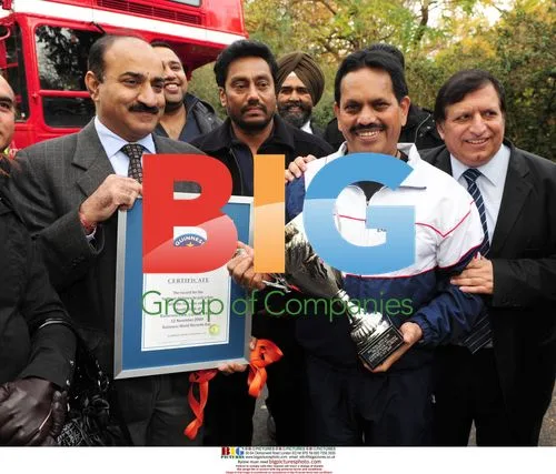 Manjit Singh Sets Bus Pulling Record