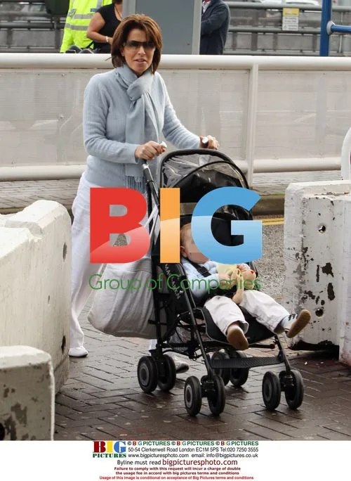 Natasha Kaplinsky changes nappy in London