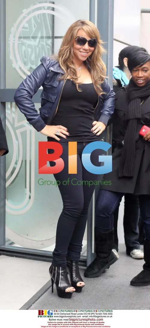 Mariah Carey Leaves Paris Hotel