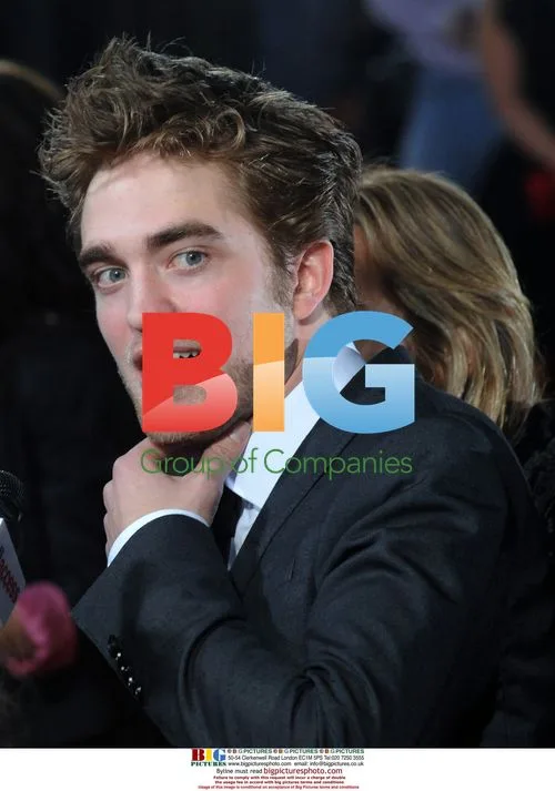 Robert Pattinson at 'New Moon' Premiere