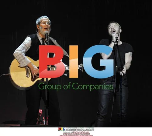 Yusuf Islam and Ronan Keating on Stage