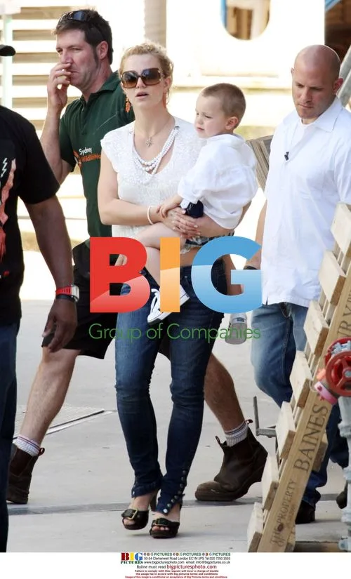 Britney Spears and Sons at Sydney Aquarium