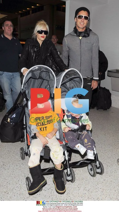 Stefani and Rossdale with sons at LAX