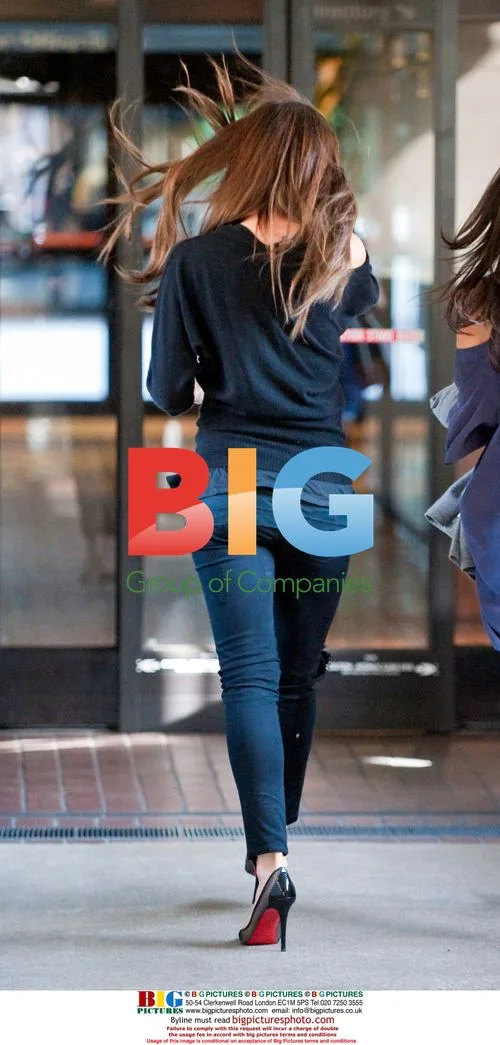 Kate Beckinsale Visits Doctor with Puppy