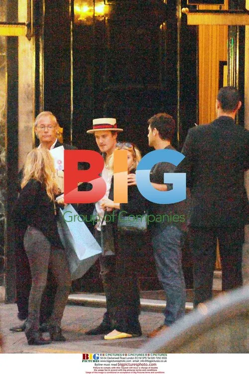 Olsen Twins Chatting With Boyfriends in Paris