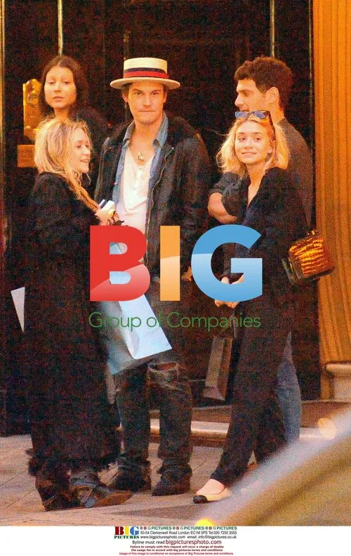 Olsen Twins in Paris