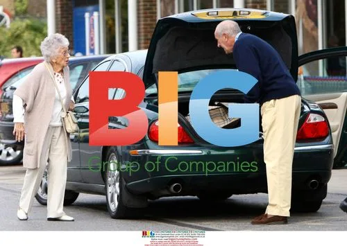Strictly Come Dancing Judge Len Goodman Helps Elderly Lady