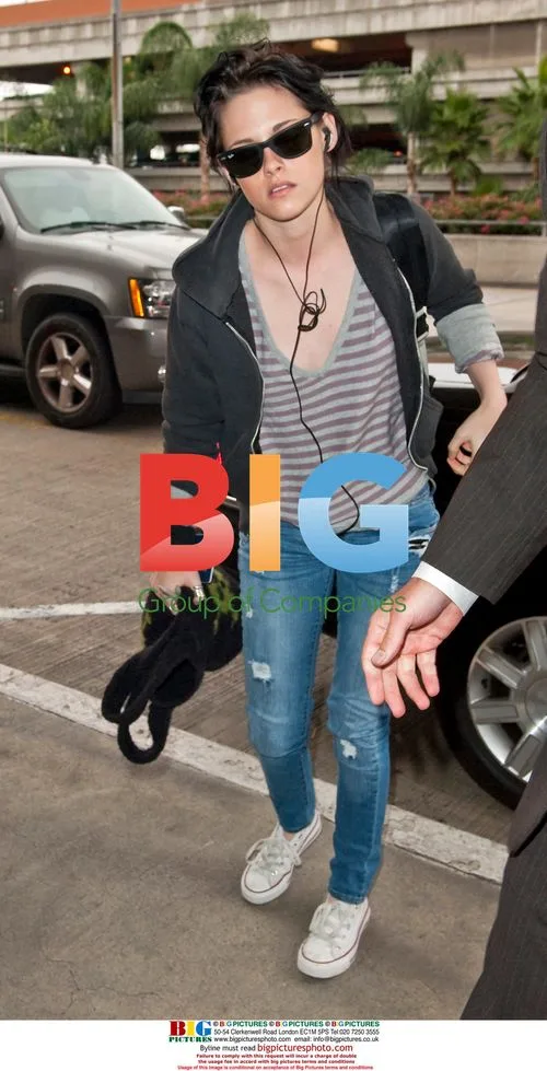Kristen Stewart leaves parents' home